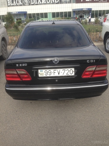 Mercedes E 220 2001, 266,000 km - 2.2 l - Bakı