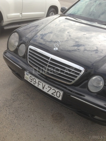 Mercedes E 220 2001, 266,000 km - 2.2 l - Bakı