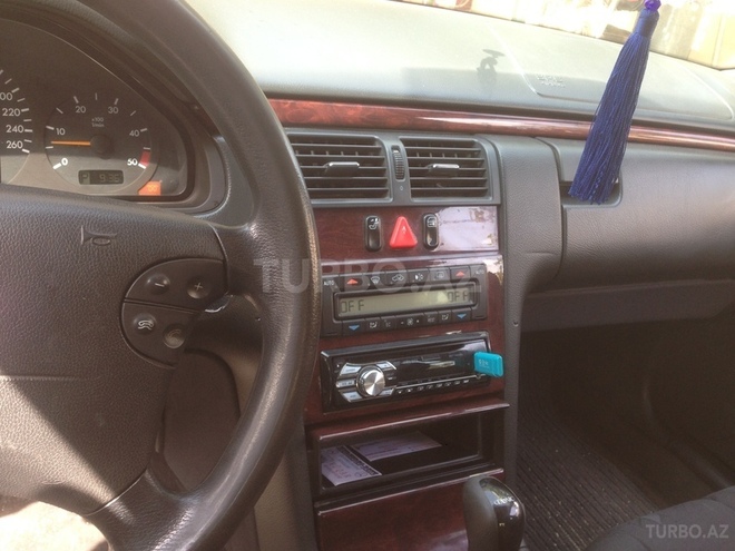Mercedes E 220 2001, 266,000 km - 2.2 l - Bakı