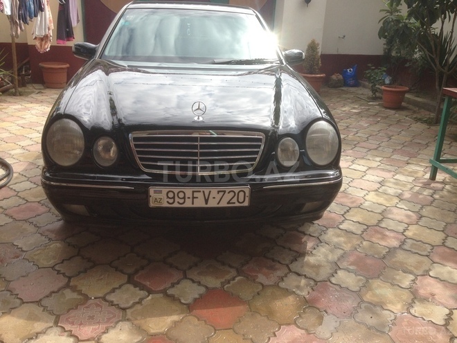 Mercedes E 220 2001, 266,000 km - 2.2 l - Bakı