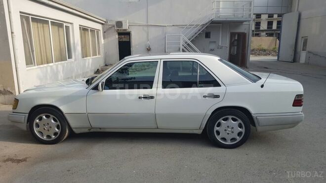 Mercedes E 200 1995, 315,000 km - 2.0 l - Bakı