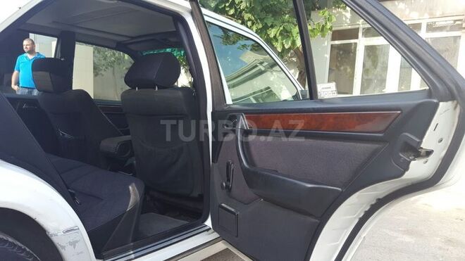 Mercedes E 200 1995, 315,000 km - 2.0 l - Bakı