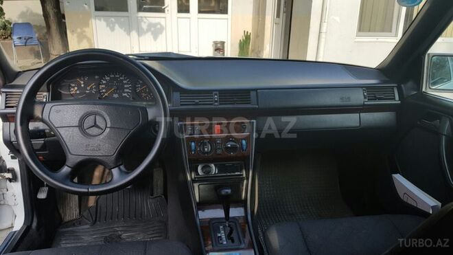 Mercedes E 200 1995, 315,000 km - 2.0 l - Bakı