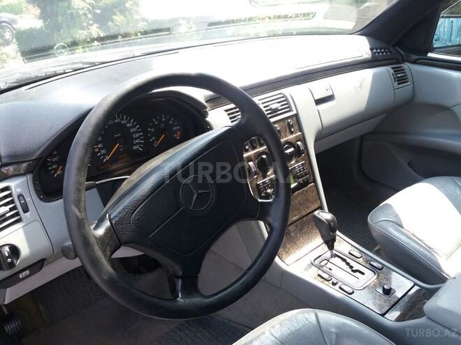 Mercedes E 280 1996, 282,000 km - 2.8 l - Bərdə