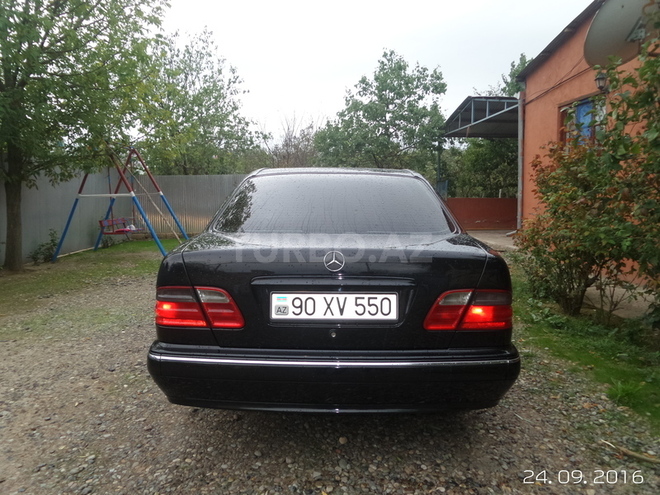 Mercedes E 240 2001, 260,000 km - 2.4 l - Füzuli