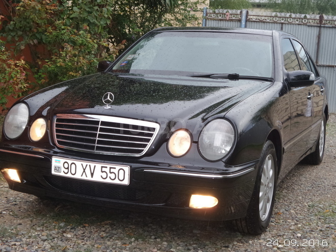 Mercedes E 240 2001, 260,000 km - 2.4 l - Füzuli