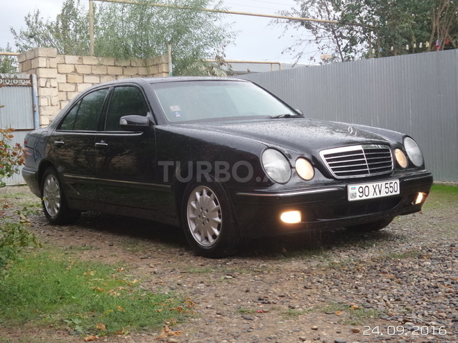 Mercedes E 240 2001, 260,000 km - 2.4 l - Füzuli