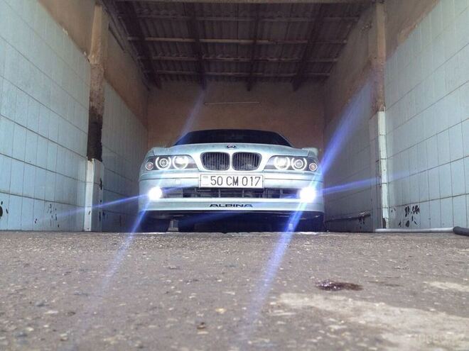 BMW 525 2002, 213,000 km - 0.3 l - Sumqayıt