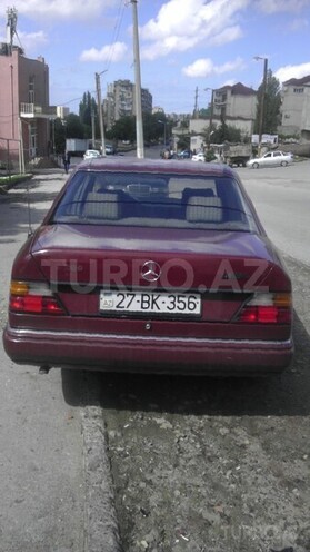 Mercedes E 200 1990, 175,000 km - 2.0 l - Bakı