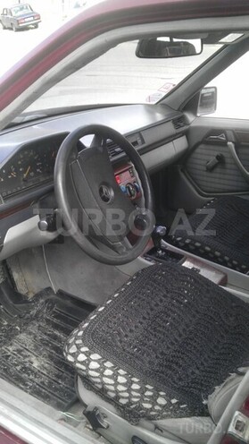 Mercedes E 200 1990, 175,000 km - 2.0 l - Bakı