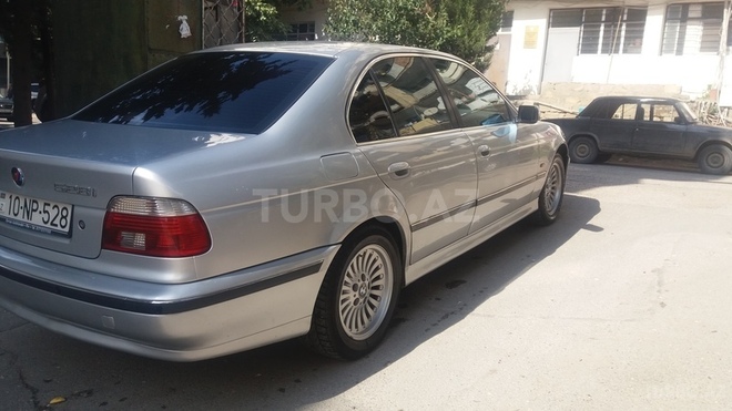 BMW 528 2000, 220,000 km - 2.8 l - Bakı