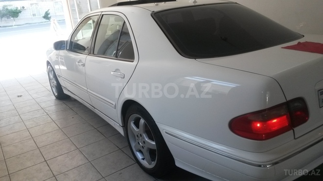 Mercedes E 240 2001, 260,000 km - 2.6 л - Bakı