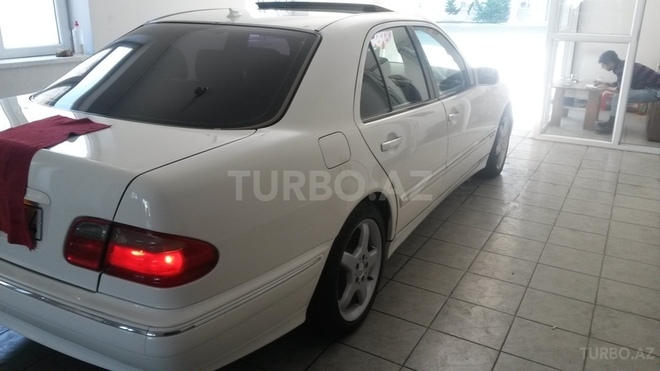 Mercedes E 240 2001, 260,000 km - 2.6 л - Bakı