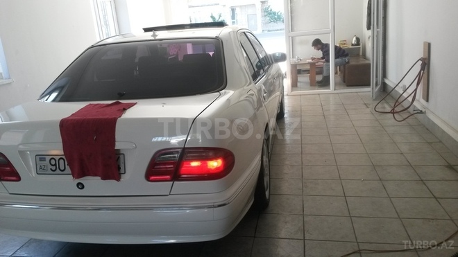 Mercedes E 240 2001, 260,000 km - 2.6 л - Bakı