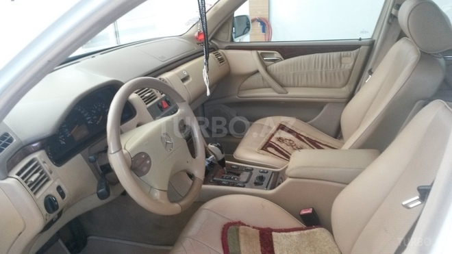 Mercedes E 240 2001, 260,000 km - 2.6 л - Bakı
