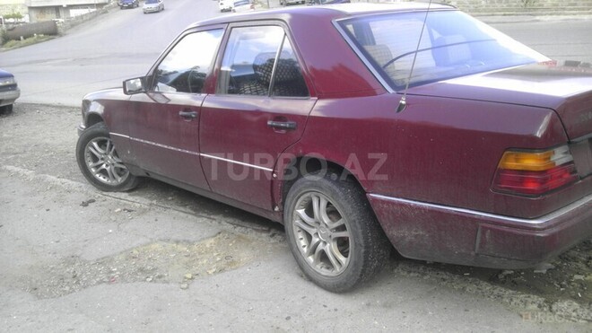 Mercedes E 200 1990, 178,000 km - 2.0 l - Bakı
