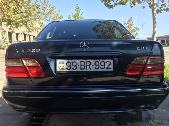 Mercedes E 220 2000, 318,000 km - 2.2 l - Yevlax