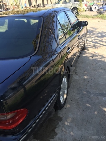 Mercedes E 220 2000, 318,000 km - 2.2 l - Yevlax