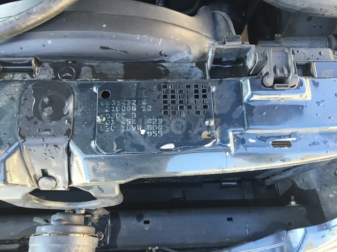 Mercedes E 220 2000, 318,000 km - 2.2 l - Yevlax