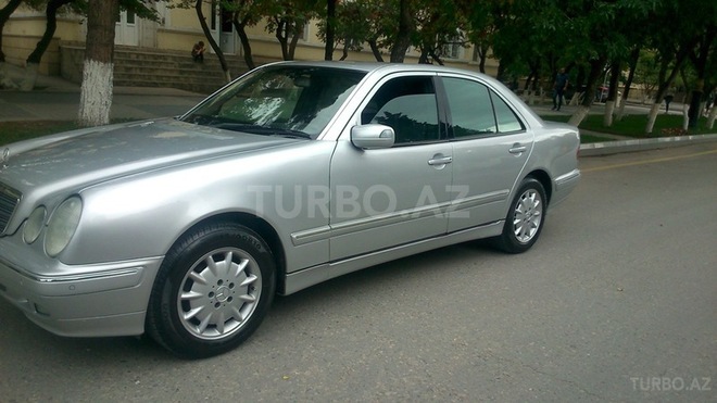 Mercedes E 220 2001, 135,000 km - 2.2 l - Sumqayıt