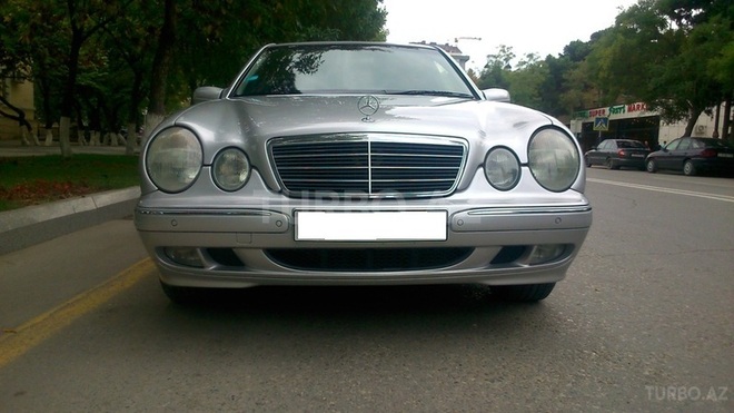 Mercedes E 220 2001, 135,000 km - 2.2 l - Sumqayıt