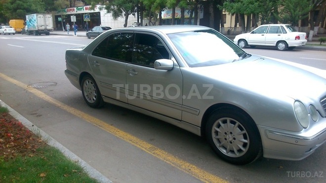 Mercedes E 220 2001, 135,000 km - 2.2 l - Sumqayıt