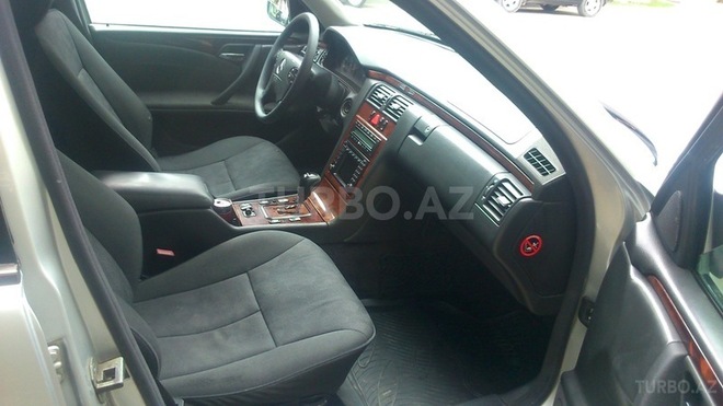 Mercedes E 220 2001, 135,000 km - 2.2 l - Sumqayıt