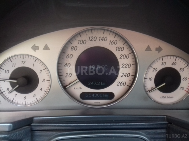 Mercedes E 260 2002, 254,000 km - 2.6 l - Sumqayıt