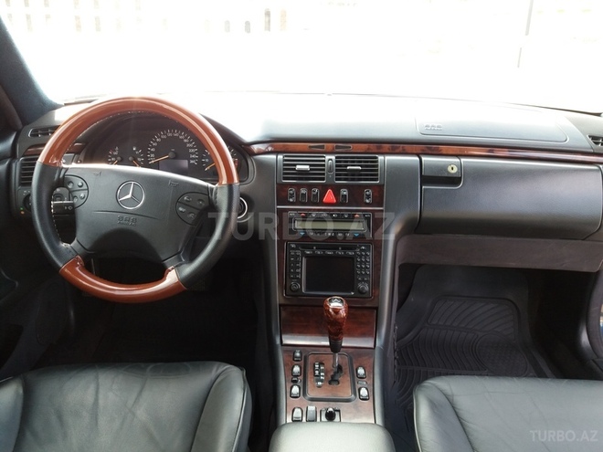 Mercedes E 320 2001, 235,891 km - 3.2 л - Sumqayıt
