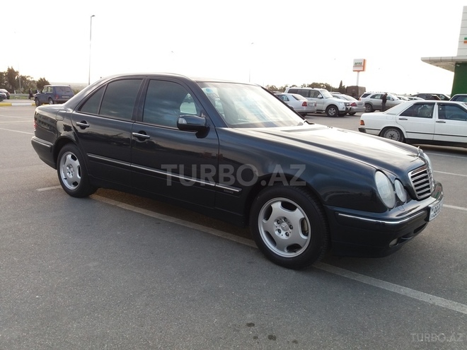 Mercedes E 320 2001, 235,891 km - 3.2 л - Sumqayıt
