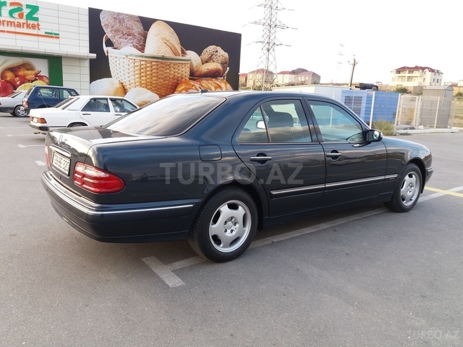 Mercedes E 320 2001, 235,891 km - 3.2 л - Sumqayıt