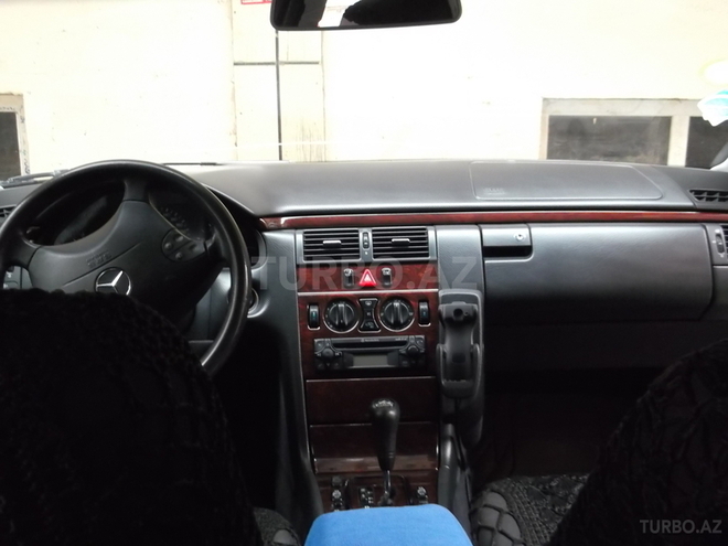 Mercedes E 220 1999, 229,000 km - 2.2 l - Bakı