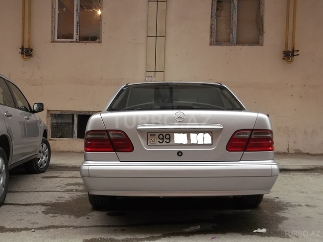 Mercedes E 220 1999, 229,000 km - 2.2 l - Bakı