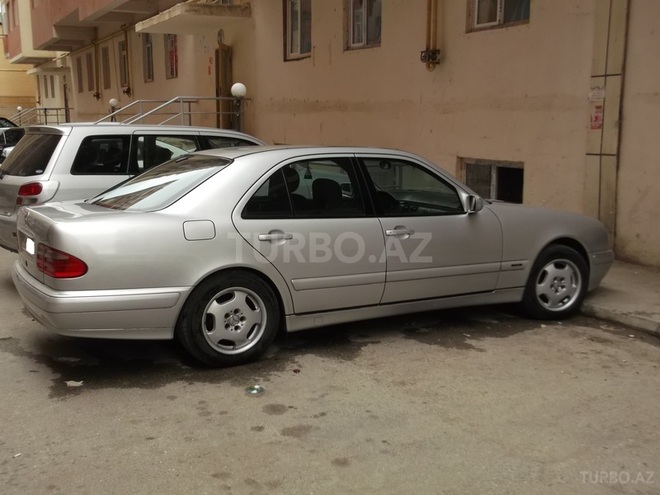 Mercedes E 220 1999, 229,000 km - 2.2 l - Bakı