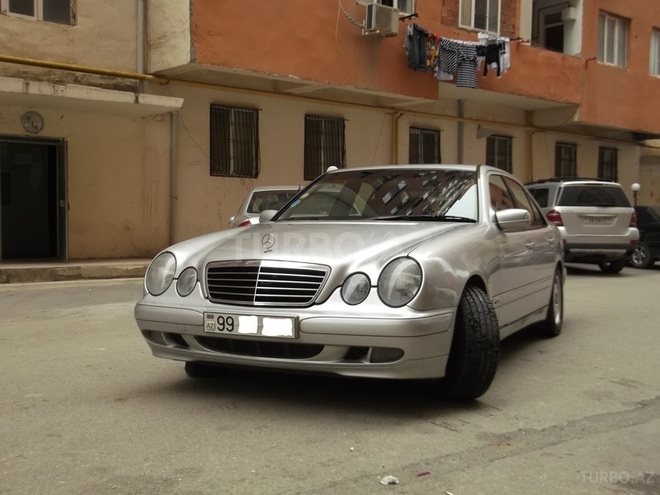 Mercedes E 220 1999, 229,000 km - 2.2 l - Bakı