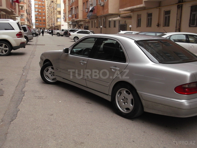 Mercedes E 220 1999, 229,000 km - 2.2 l - Bakı