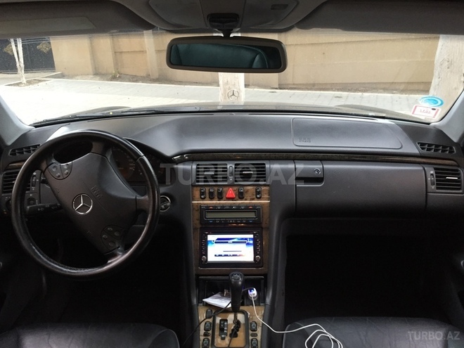 Mercedes E 320 1999, 118,000 km - 3.2 l - Bakı