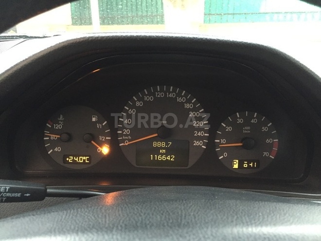 Mercedes E 320 1999, 118,000 km - 3.2 l - Bakı