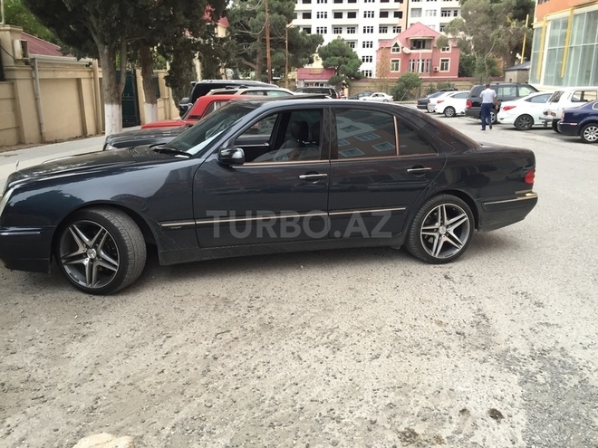 Mercedes E 320 1999, 118,000 km - 3.2 l - Bakı