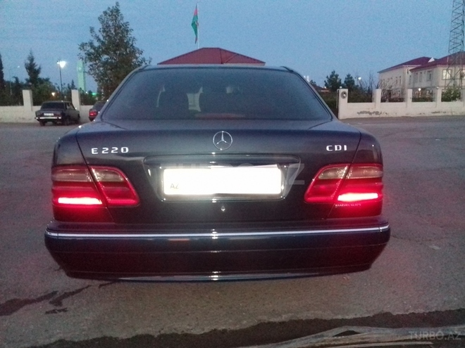 Mercedes E 220 2000, 17,000 km - 2.2 l - Yevlax