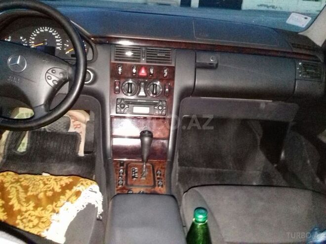 Mercedes E 220 2000, 300,000 km - 2.2 l - Yevlax