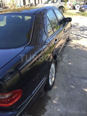 Mercedes E 220 2000, 300,000 km - 2.2 l - Yevlax