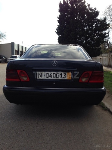 Mercedes E 220 1999, 289,000 km - 2.2 l - Sumqayıt