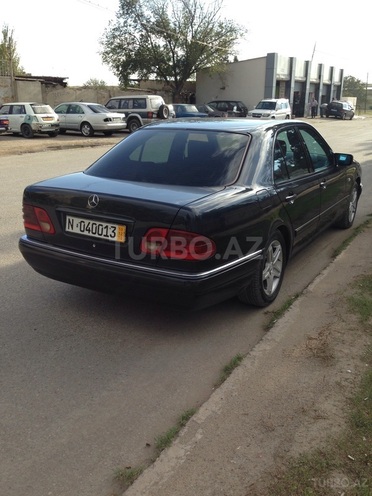 Mercedes E 220 1999, 289,000 km - 2.2 l - Sumqayıt