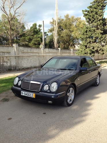 Mercedes E 220 1999, 289,000 km - 2.2 l - Sumqayıt