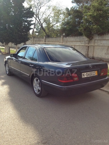 Mercedes E 220 1999, 289,000 km - 2.2 l - Sumqayıt