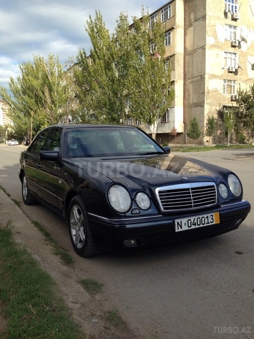 Mercedes E 220 1999, 289,000 km - 2.2 l - Sumqayıt