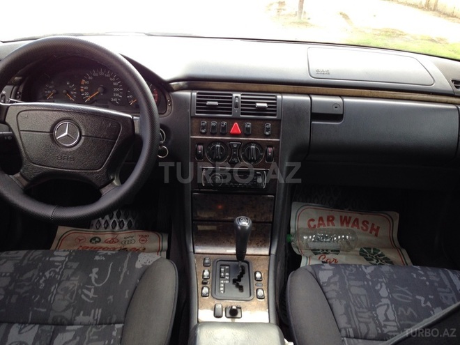 Mercedes E 220 1999, 289,000 km - 2.2 l - Sumqayıt
