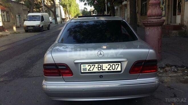 Mercedes E 280 2001, 190,000 km - 2.8 l - Bakı
