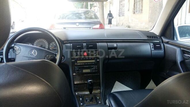 Mercedes E 280 2001, 190,000 km - 2.8 l - Bakı